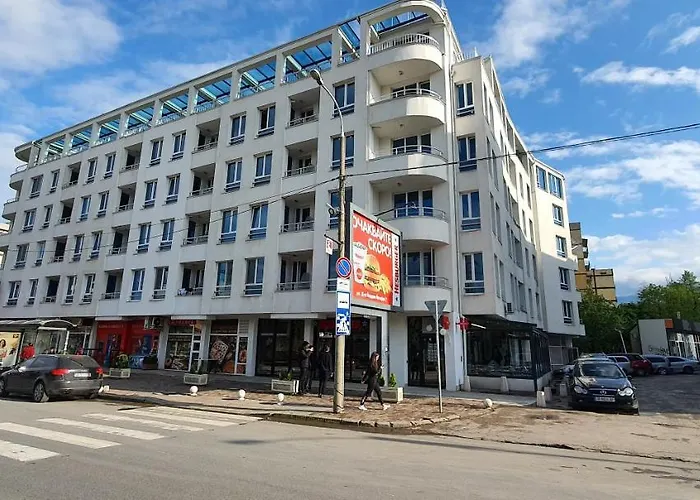 Colonel Apartment 963