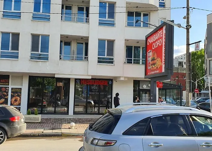 Colonel Apartment 963