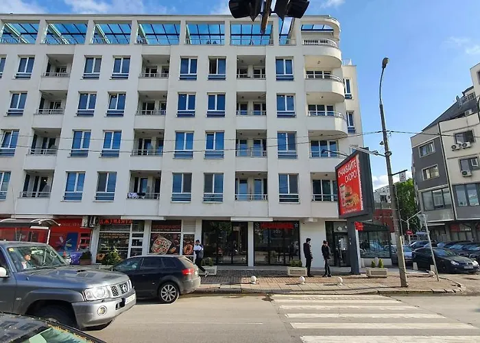 Colonel Apartment 963